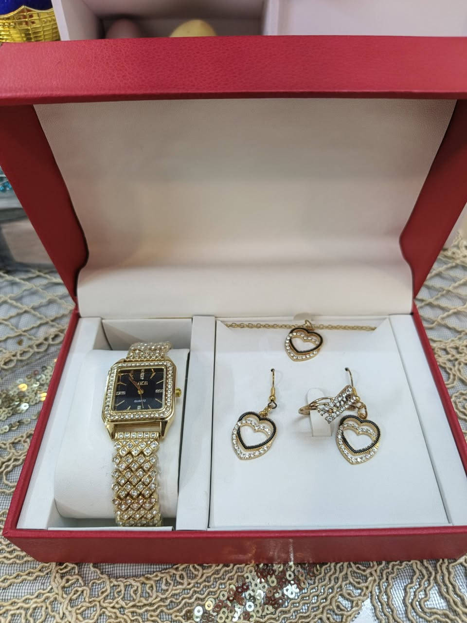 السلام عليكم جميعا توفرت طقم ساعات نسائي الأصلي سعر بس 15الف توصيل مجاني داخل الرمادي  سارع بالحجز ***********
