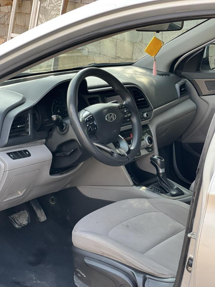 السلام عليكم
النترا للبيع موديل ١٩ امريكي 
حادثها قبق  صندوك فقط 
كير اي تي 
مكينه حداديه تخم تاير جديد
 تبريد السياره جاهزه 
رقمها بغداد تحويل مباشر 
مكان السياره كربلاء 
السعر ١٣٥ وبيهه مجال ***********
