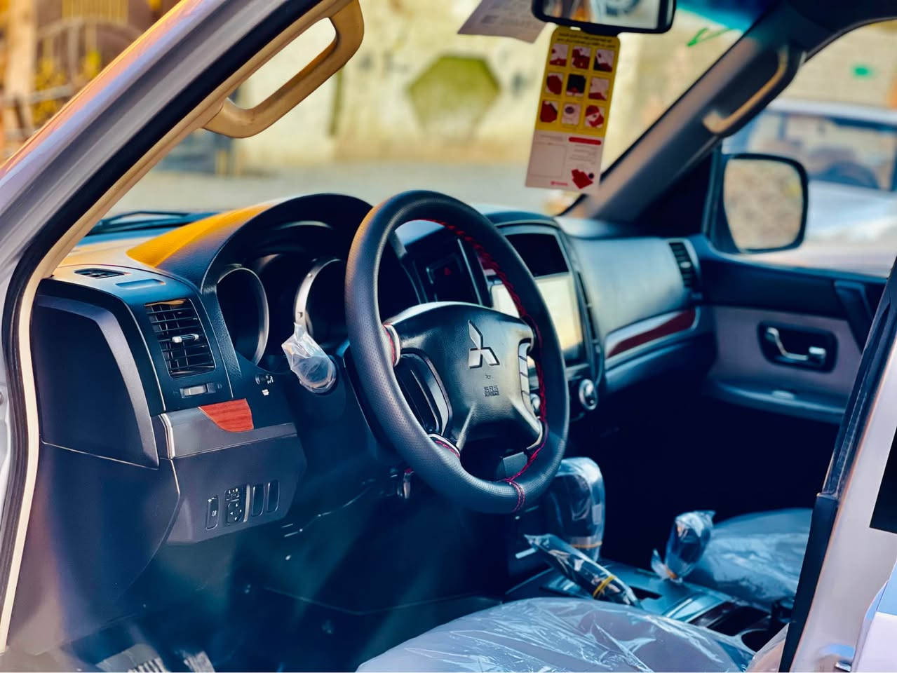 سلام عليكم     السعر 115 وبيه مجال 
باجيرو 2009 رقم اربيل نكليزي وكاله او تحويل 
 سياره كفاله عامه وسونار بيه 
مكينه كير مكفوله 
حداديه شرط ترايك 21 
تبريد 3 قطع ثلج 
مكان سياره نجف الاشرف *********** النجف, العراق
