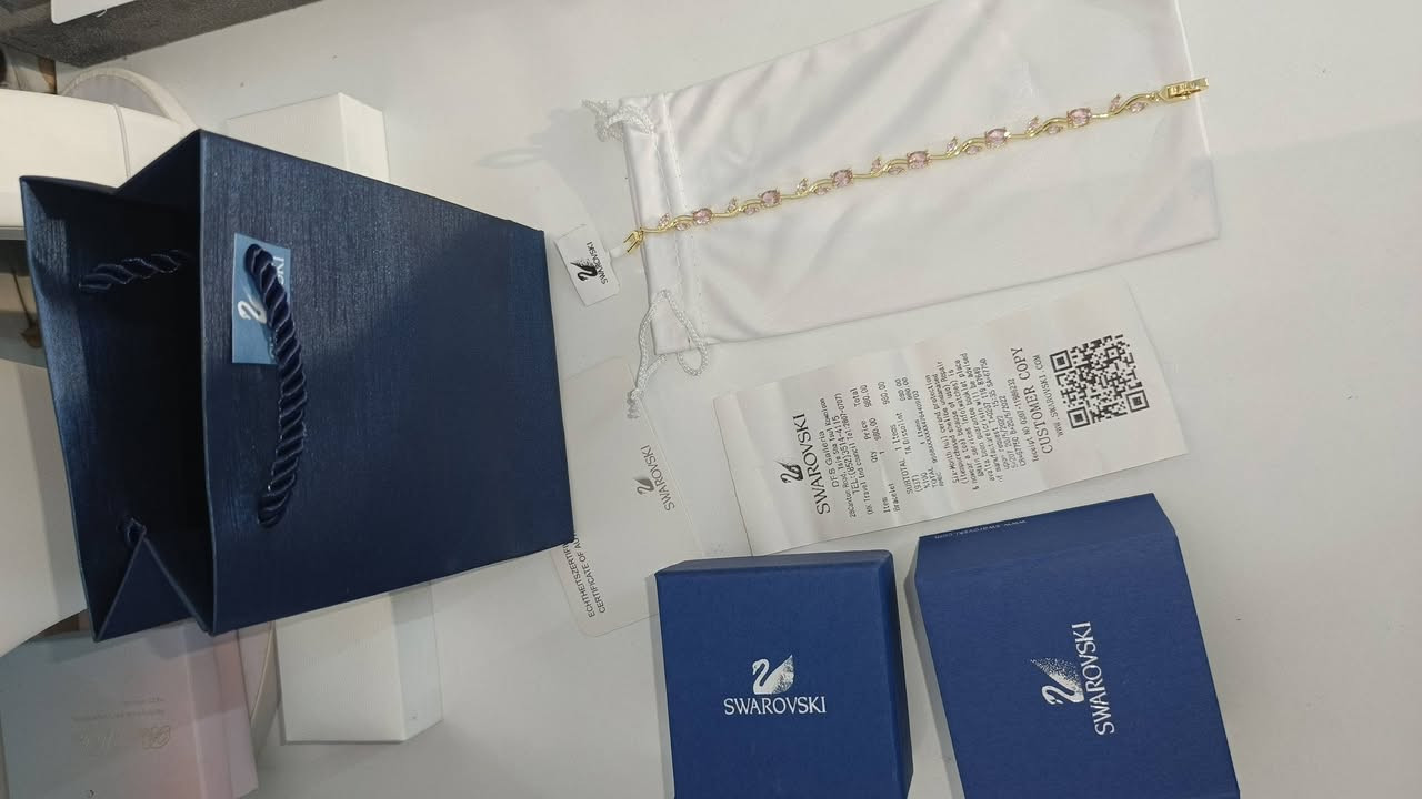 سوار سوارفسكي مختوم اسم الشركه ستيكر باركود الشركه+علبه  السوار علئ شكل ورد موديل ترند وحديث كلش حلو يم اعلئ سعر


**إذا كنت صاحب هذا الإعلان وتريد حذفه لأي سبب، رجاءا أرسل رسالة إلى الدعم الفني**