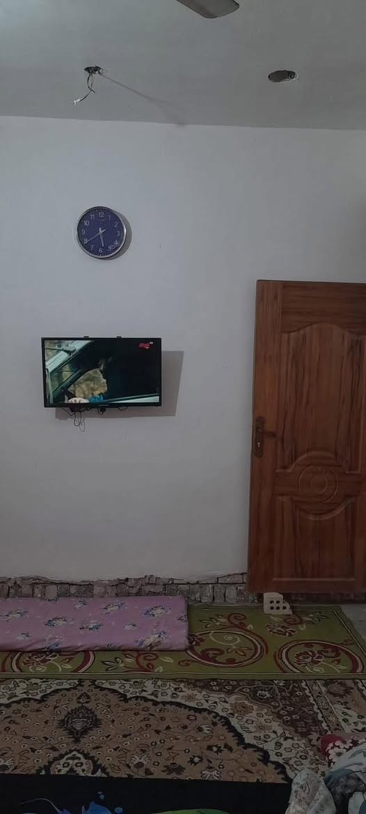 اسلام عليكم ورحمة الله وبركاته اخوان بيت لبيع مساحة 100متر موقع البيت نهايت الربع شوارع خلف معمل الغاز زراعي البيت بي نقوصات سعر 45 مليون وبي مجال  اتصل على هذا الرقم ***********
