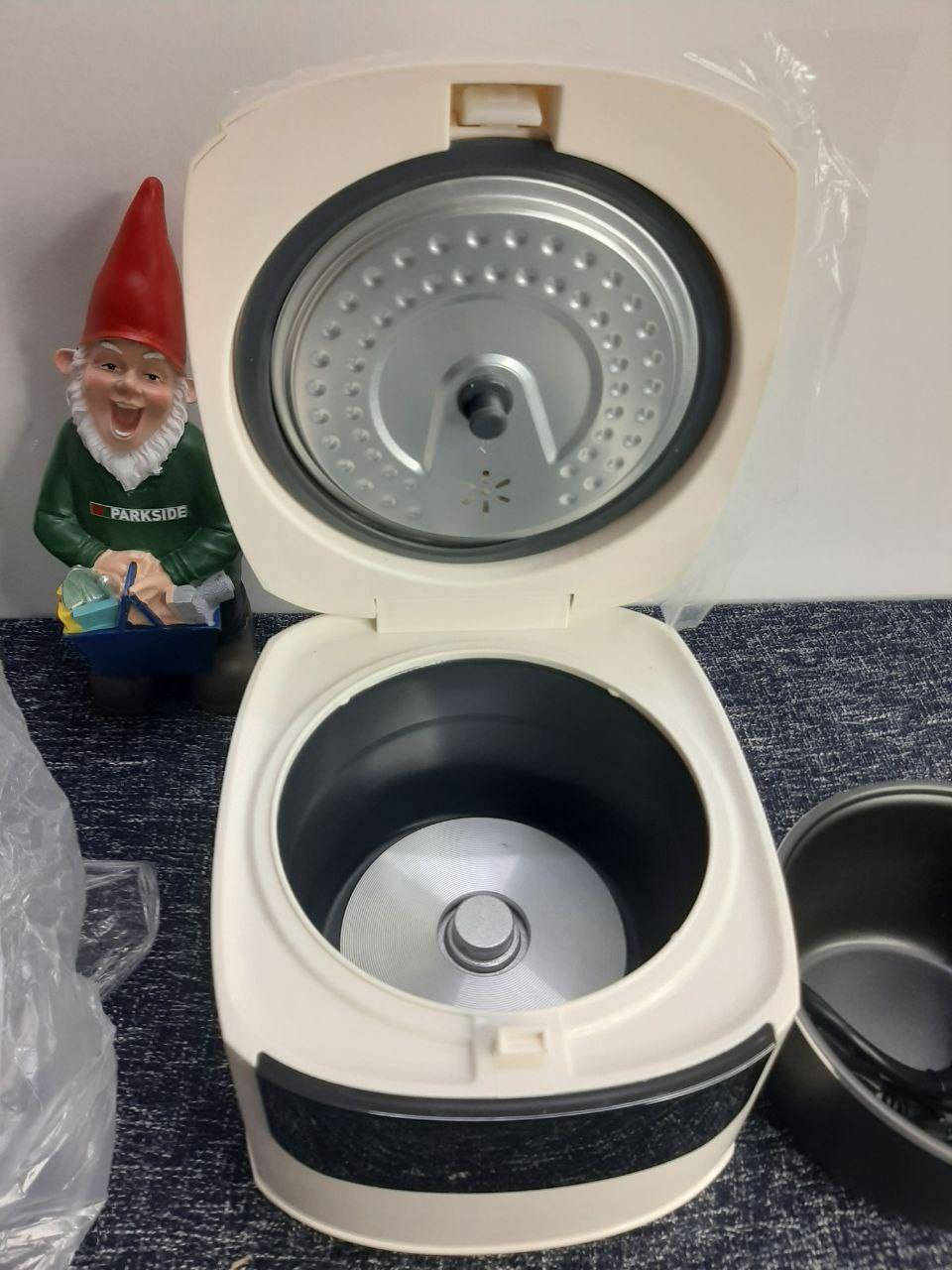 طباخ كهربائي جديد لوك ما مستخدم الجدر تيفال ما يلزك والملحقات ماله مثل ما موضح كدامكم


**إذا كنت صاحب هذا الإعلان وتريد حذفه لأي سبب، رجاءا أرسل رسالة إلى الدعم الفني**