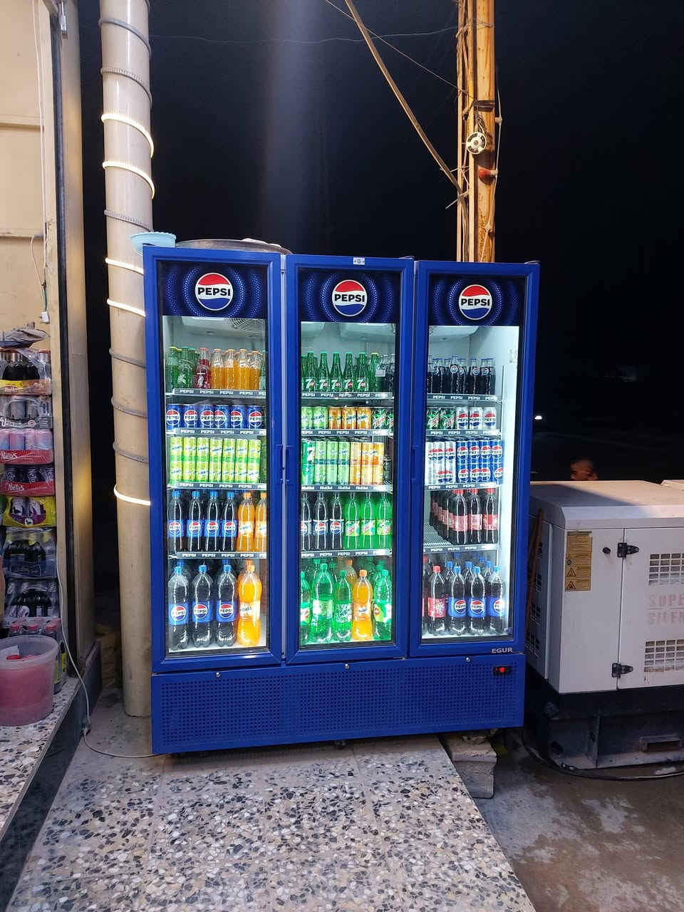 سلام عليكم عندي ماركت للبيع العنوان بغداد للحسينية الراشديه مدخل الحمل تحتوي على 12 براد عامودي 4 بطحي كبير وعارضة كيك وعارضة كرزات وعارضة بهارات وعارضة جكاير وعارضة مقبلات وفاترينات كوزمتك ميز كاشير مولد كاتم ٢٦٠ امبير وغيرها من المنتجات الاتصال على هاذا الرقم *********** ورجاء بس الشراي يتصل
