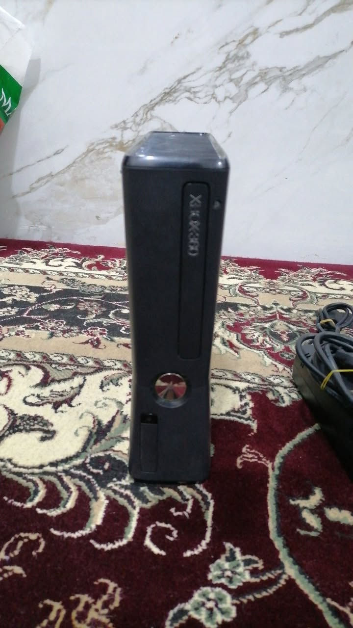 اكس بوكس 360 سلم هارد 250 غراضو كامله يدات عدد2 واير ليس
عدد الألعاب 115 السعر 105 وبي مجال بسيط 
Pes2018 
pes2013
pes2006 
Call of duty modern 2
Call of duty modern3
Call of duty Ghosts 
Call of duty black ops 1
Call of duty black ops 2
Call of duty 4
Neeb for speed 
Forza horizon 2
Blur
وبعد بي كثير العاب 
موقعي الايمن مشيرفه 
***********
