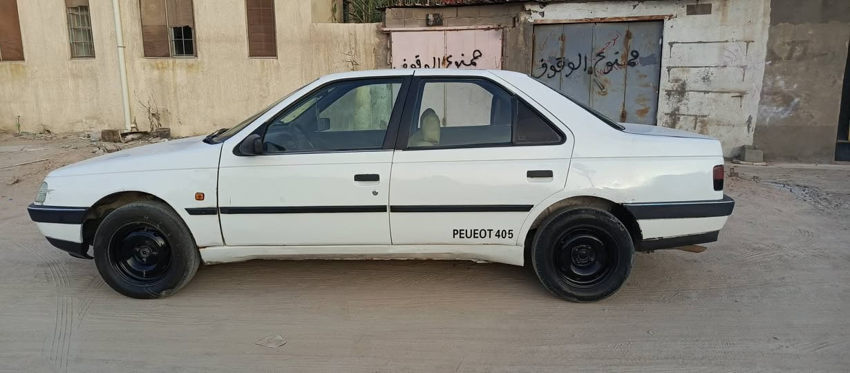 السلام عليكم 
بيجو 2012 مكينة گير كهربائيات حدادية كفالة  تبريدها ثلج 
مكفولة من ضربة وتبديل  سيارة مابيها خياسات 
ملكوطة دواخل بالجيس
تايرات جدد مسجل بلوتوث كشنات 
رقمها انكليزي بصرة اخو المميز  هزة جديدة صارلها حم شهر
 سنوياتها صارلها جم يوم من انتهت راعيها يمي وشرط تحويل 
رايدها 36 وبيها مجال للطيبين 
 ***********
مكاني البصرة القديمة نظران 
*********** واتساب البصرة, العراق
