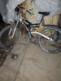 شغال • دراجة • تايرات