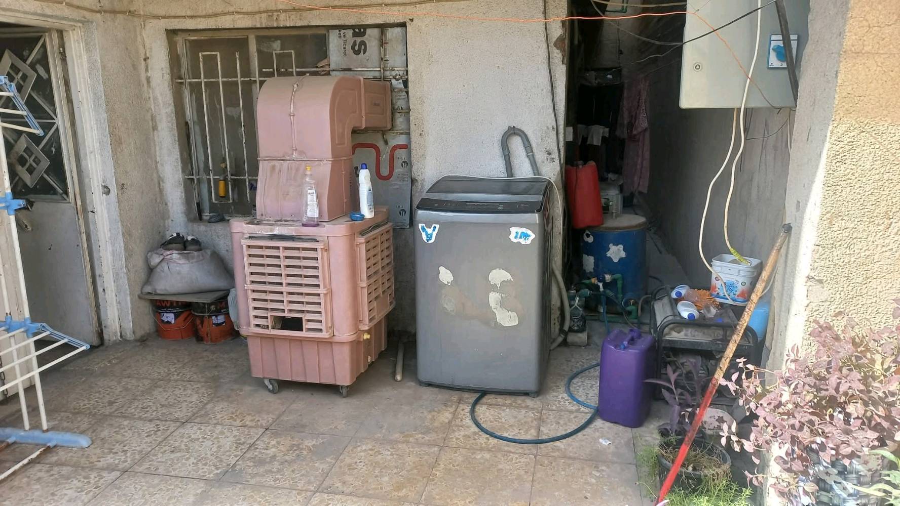 السلام عليكم بيت طابو صرف سند مستقل مساحة ١٤٤ متر الواجهة 9 ثاني بيت عن الشارع خدمات كاملة تبليط ومجاري وكهرباء وماء وانترنت ضوئي وبرج العنوان الزعفرانية محلة ۹۷۰ قرب طريق سدة الجنابيين  والسعر خاص

