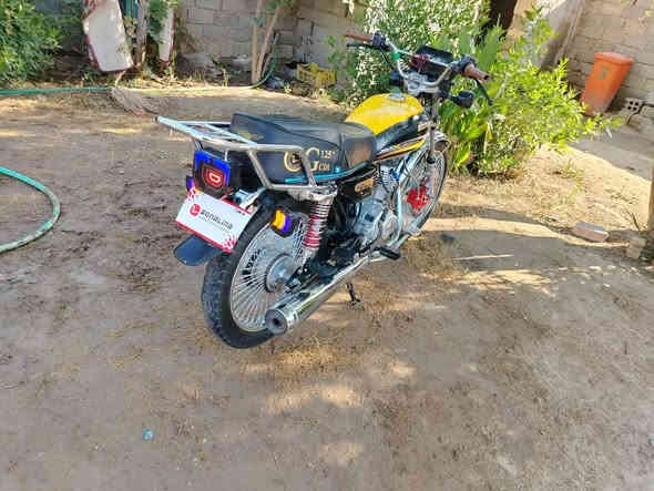 سلام عليكم دراجه تايكر للبيع كفاله عامه موديل 25 زيرو  محرك ما مفتوح  كرهبايات كلهه شقاله هندر واحد اوراق كامله مكان بغداد دوره شارع 60(ملاحظه جهازي يكون مغلق من ل7صبح لحد 3ضهر) وره ضهر متواجد رقم الهاتف ***********بي واتساب ول خاص مفتوح وسعرهه 700وبيهه مجال قليل قليل حك جيه
