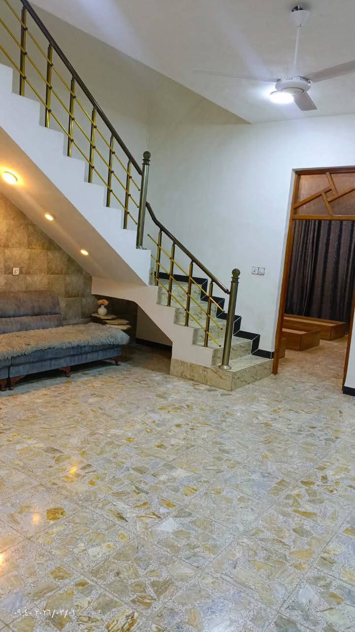 السلام عليكم بيت للبيع بناء حديث  مساحتة ١٥٠متر
سند _٢٥ زراعي ارض ناظم الطيب اول بيت في بداية الفرع  الواجهة ٧ ونص نزال ٢٠( مطبخ واستقبال وصالة وسطية وغرفتين نوم وصحيات خارجية ومناور اثنين والطابق الثاني صالة وصحيات) للاستفسار أكثر التواصل ع هذا الرقم *********** العنوان زعفرانية حي الزهور (الزراعي)
