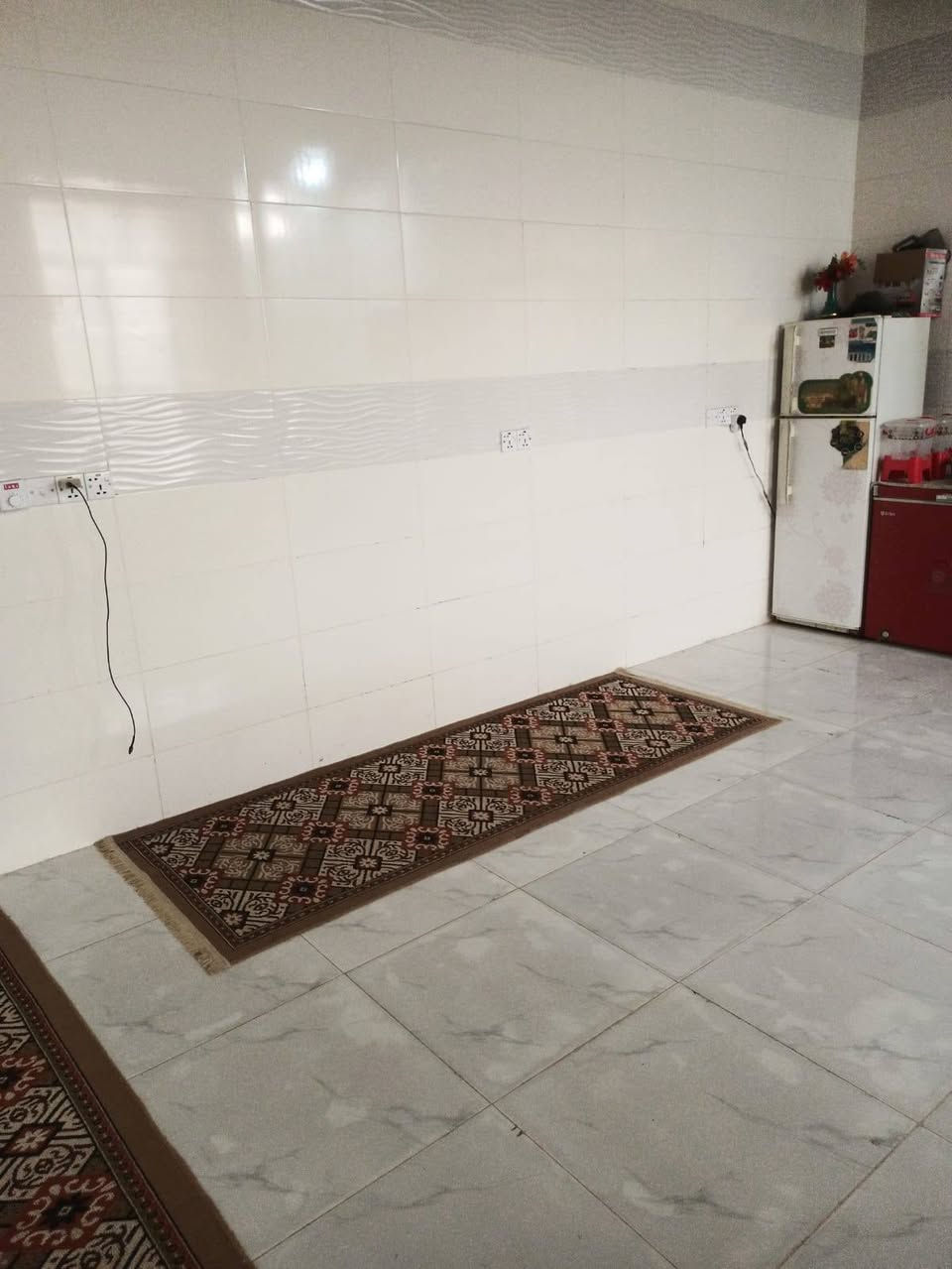 سلام عليكم 
بيت زراعي للبيع بناء جديد غرفتين وصاله ومطبخ ديوان وصحيات ودرج متوفر بيه كافة الخدمات المساحه ٣٠٠ المكان بكاع الخنجر نهاية حي الإعلام اي استفسار اتصل أو وتساب على الرقم  ***********
