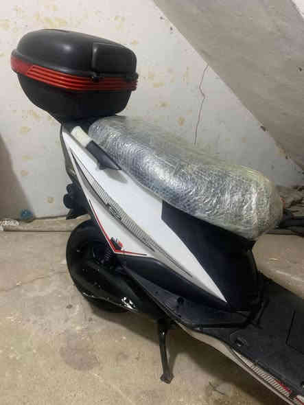 السلام عليكم 
ماطور شحن سكنس (للبيع)
موديل 2023
لون أبيض 
النظافة بعد احسن من الصور 
5 بطاريات يقرن 10ونص 
عل فحص 
السعر 350
العنوان الرمادي حي البكر قرب النادي الملكي 
للاستفسار الاتصال : ***********
