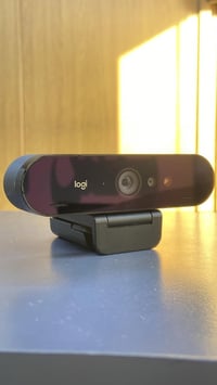 Logitech Brio • 4K • نظافة ٩٠٪
