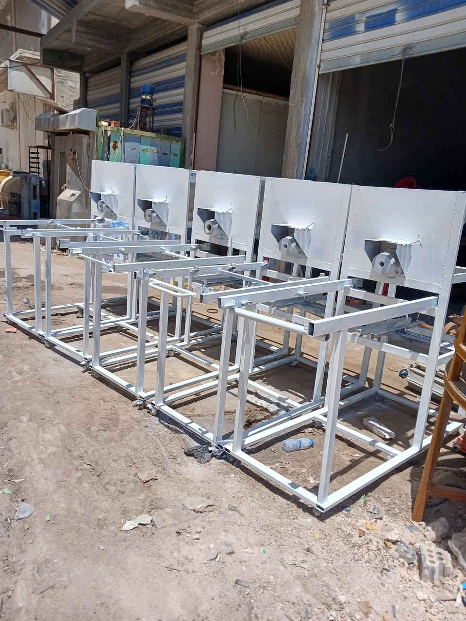 #ضمان_سنه_صيانه_وعمل 
تصنيع وصيانه قطاعات كعك ابو السمسم تقطع جميع الاوزان والاشكال 😍اصبع 😍 برازيلي 😍 بيروتي 😍 واي سرعه انت تريدها مع ميز دوار او بدون ميز دوار 😍  اني عندي فرن تجي تشتغل بيها انت بايدك على عجنتك وتشوف شغلها وتاخذها للاستفسار على الارقام
***********،،،،،  ***********.....، ***********،،،،،***********،،،***********
#قطاعات_عجانات_افران_مخبزدوار
