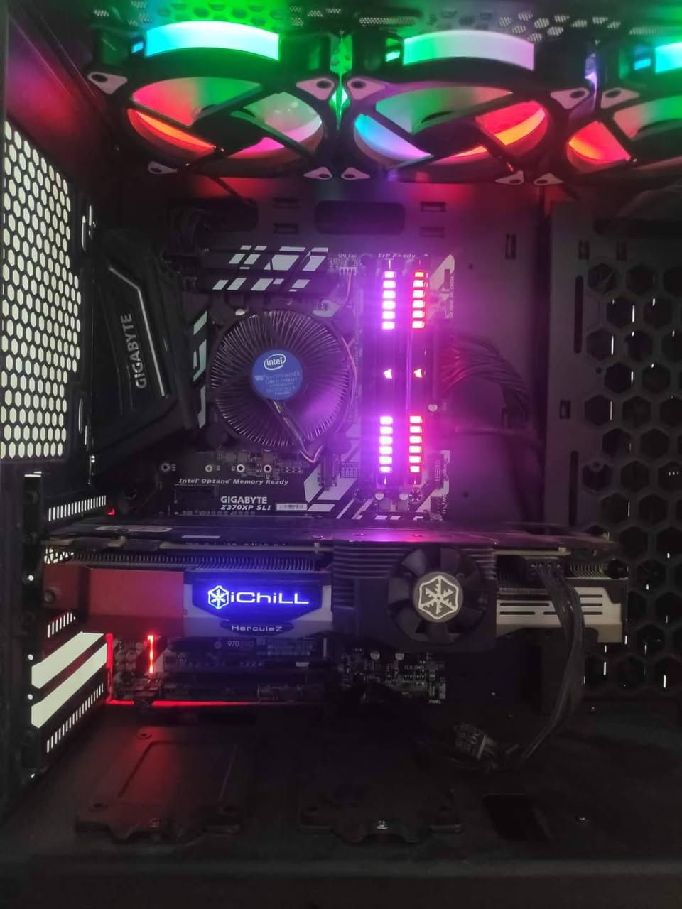 ​🖥️ كيس العاب (Gaming PC) بمواصفات مميزة للبيع الجهاز تجميعه احترافية مخصص للأداء القوي
🔍 المواصفات وتفاصيل القطع:
(GPU) : INNO3D iChill GTX 1070 X4
(CPU): Intel Core i3-8100 3.6GHz
(RAM): VENGEANCE RGB 16GB DDR4 3200MHz 
(MB): Gigabyte Z370XP SLI
(HARD1): SAMSUNG 970 EVO M.2 500GB
(HARD2): HDD 500GB 
(POWER): FSP Hydro PRO 700W BRONZE
✅يشغل تقريبا كل الالعاب من ضمنها
PUBG 
GTA V 
Valorant
Fortnite
Call of Duty
Warzone
Red Dead
Forza Horizon
Pes2021
​✅ حالة الجهاز: نظيفة جداً واستخدام شخصي
💰 السعر المطلوب: 550 الف
📍 الموقع: بغداد / حي الجهاد
📞 للتواصل: ***********
