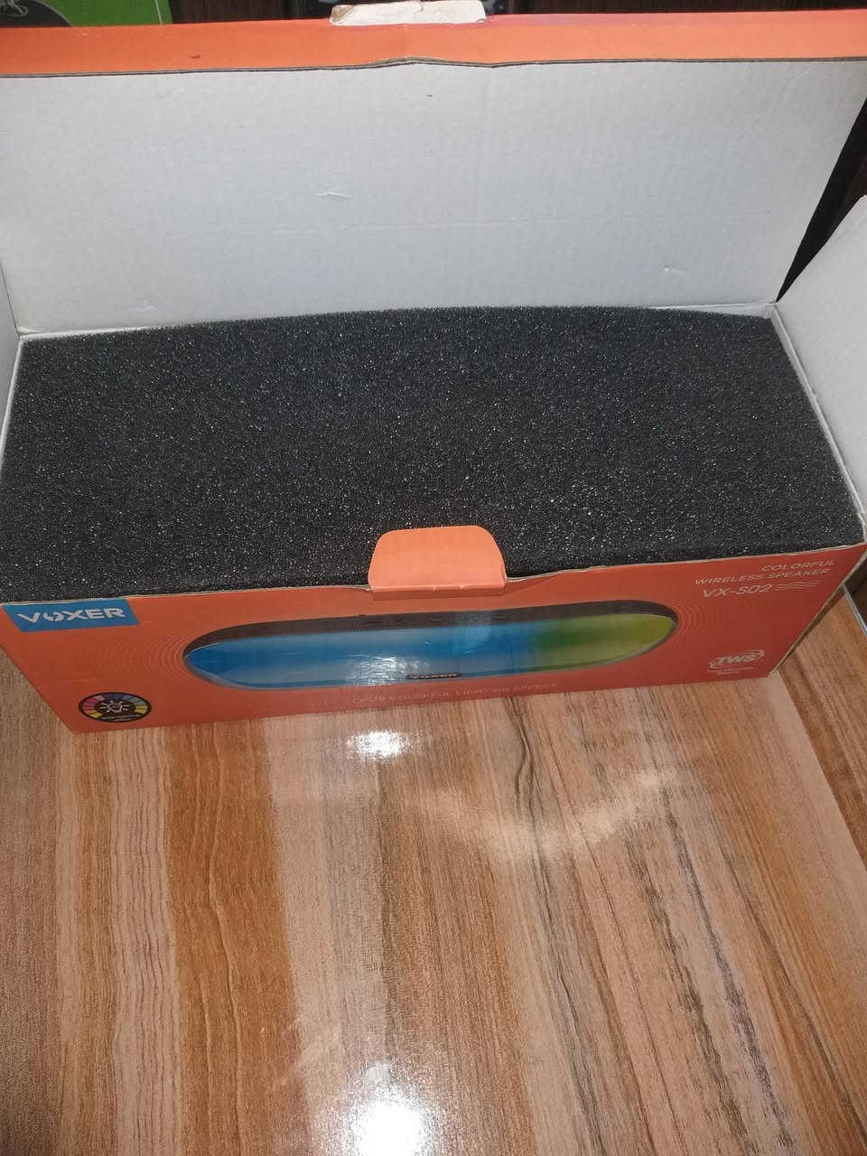 سماعات VOXER الأصلية (موديل VX-S02)
سماعات VOXER الأصلية (موديل VX-S02)
هاي السماعة تفيد الناس اللي تحب الصوت العالي والأجواء الحلوة وتصميمها كلش نازك!

 مواصفات ومميزات السماعة:

إضاءة ملونة (RGB): السماعة بيها إضاءة تتغير وتنطي ألوان كلش حلوة (Multi-color lighting)

شحن يطول وياك: بطاريتها قوية وحجمها (2400mAh)، يعني تمشيك وتسمع بيها لحد 8 ساعات متواصلة 

• المافذ AUX +رام + فلاش + شحن تايب سي

حجم مكبر الصوت (52mm): ينطيك جودة صوت ممتازة ونقية.

 السعر [ 33000 ] الف  و بيها مجال بسيط للشراي


**إذا كنت صاحب هذا الإعلان وتريد حذفه لأي سبب، رجاءا أرسل رسالة إلى الدعم الفني**
