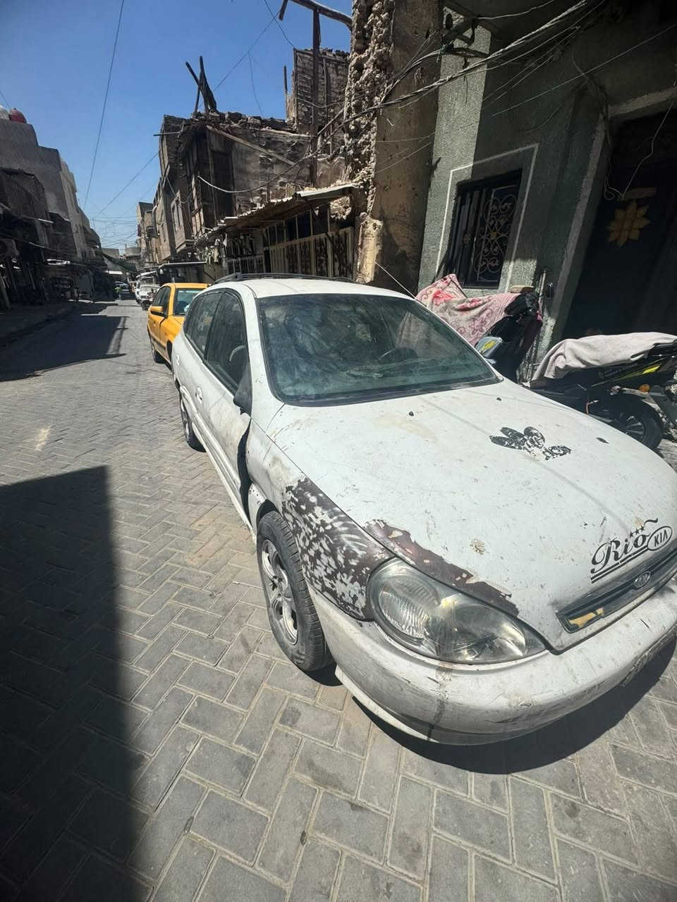 إعلان بيع سيارة (كيا ريو استيشن 2002)
السلام عليكم..

للبيع سيارة كيا ريو استيشن موديل 2002، السيارة نظيفة جداً ومصروف عليها الكثير من الناحية الميكانيكية، والبيع لغرض الانشغال بالعمل.

المواصفات والترتيبات:

 الحالة العامة: السيارة بحالة ممتازة ومجددة بالكامل. فقط الجامه وره بسبب وقفه سياره لمده كسروه ولد الحرام

 الإضافات: إطارات (تايرات) جديدة، حساسات جديدة، نوزلات جديدة.

 الداخلية: الدشبول مصبوغ صبغاً كاملاً ومغلف ).

 الملاحظة: السيارة واقفة منذ 3 أشهر بسبب عطل في "الضفيرة" (بسبب قدمها)، ولعدم توفر الوقت لتبديلها وتفرغي للعمل قررت بيعها كما هي.

السعر المطلوب: 24 ورقة (سعر نهائي/قفل).

مكاني بغداد باب المعضم

للاستفسار ، يرجى الاتصال على الرقم:

***********
