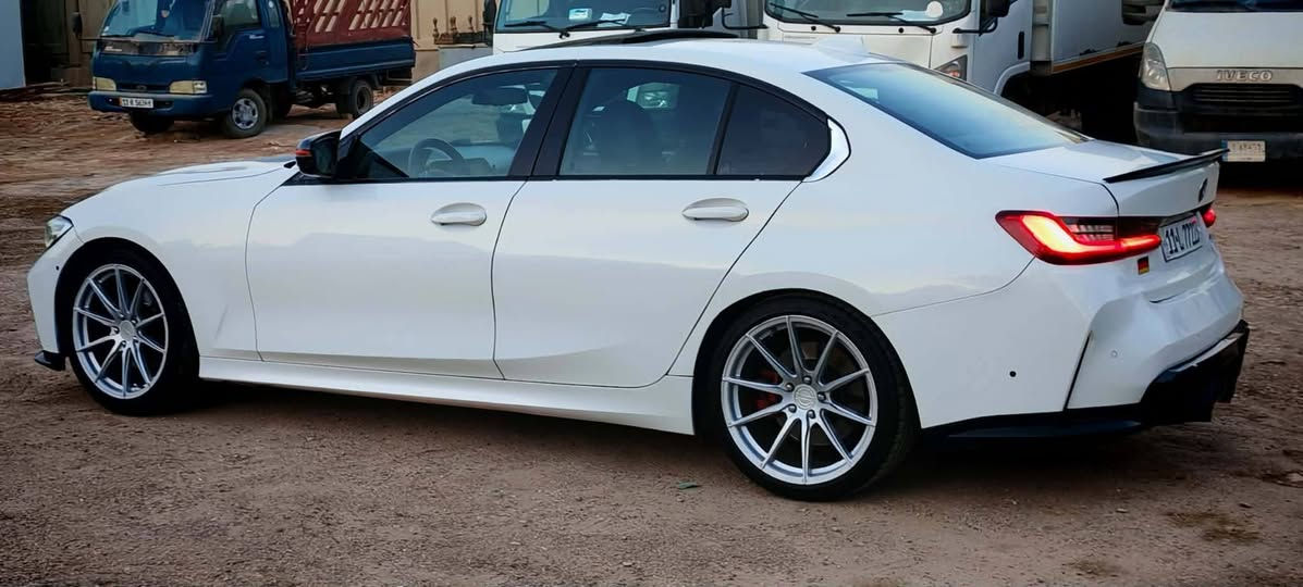 السلام عليكم . Bmw 2021 . 330i ماشيه 43 ميل محرك ٤ سلندر توين تيربو صاروخ ارضي  محرك كير مكفولات رقم بغداد مميز [توويل]
حادث . [بنيد وجاملغ خلفي صبغ . تبديل باب خلفي نفس اللون بلادي تصليح بسيط باراس شاصي]
المواصفات . فتحه . جلد. بصمه بوب بصمه تشغيل .هيتر كشن كشن الاماميات كهرباء ردارات حساسات قطعتين تبريد مري تنزل ببك الايت زنون عدسات متحركه بيه كلشي كلاشي
***********
***********
ملاحظه . سياره محدثه m3 دعاميه بلاديه. موجوده . البيع او مرواس بغداد, العراق
