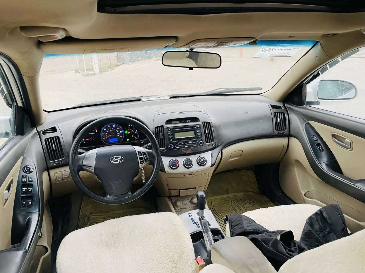 هۆندای ئەلنترا  2009 سلاید
نرخی خوار هەموو بازاڕ 49 گڵاو مەجالی تیایە
تەنها بڕاوەی پێشەوەیە شانەکانی موس نین
دەعمو لێدراو هیچ هیچی پێوە نیە سفر سفرە
گێڕو مەکینەو تەقەو ڕەقەو کارەبایی هەموو گیانی بە شەرت چوار تایەو ویلی تازە ناو دەرەوەی لۆک لۆکە سەقفی زۆر جوانە سەقفی بۆیاخی نیە 
شوێن/چەمچەماڵ
ِ***********
***********
