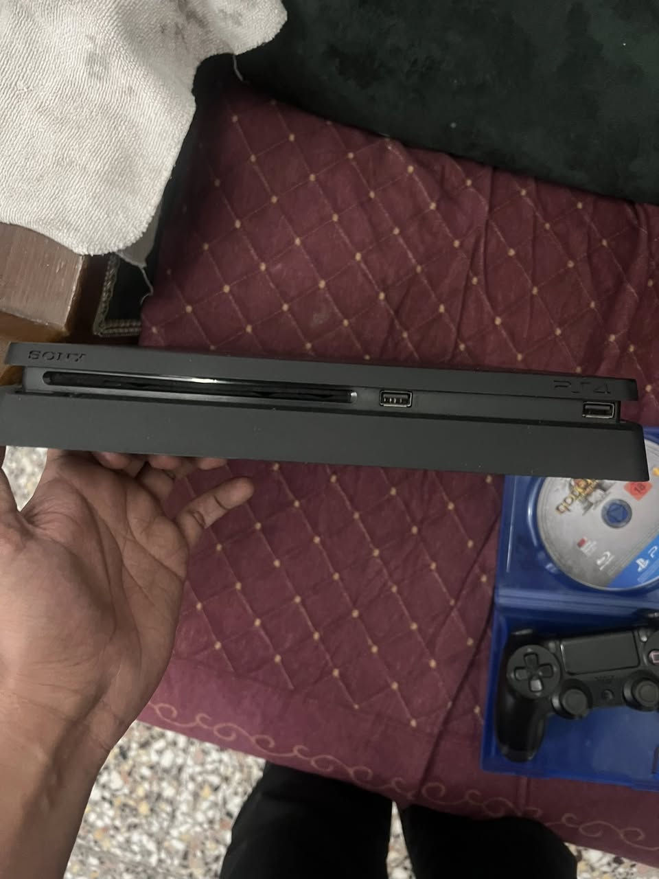 سلام عليكم بلي 4 سلم جهاز نظيف كلش ذاكره 1تيره اخذته قبل سنتين مصلح  السعر 200 وبي مجال بسيط ***********
