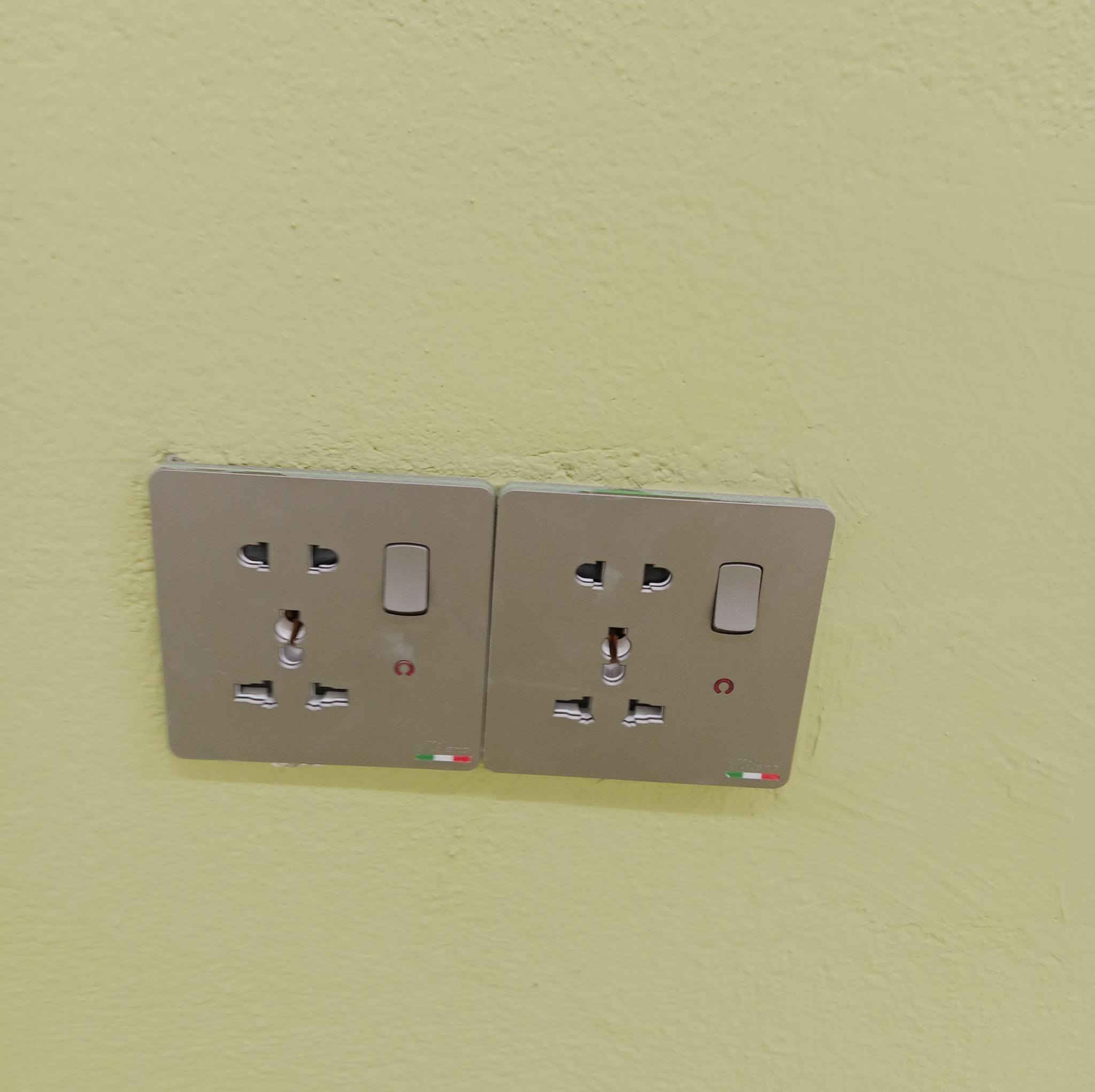 لتأسيس وصيانة جميع الاعمال الكهربائية و الصحية  للمنازل والمباني التجارية، نقدم لكم خدماتنا بحرفية ودقة عالية.
للتواصل والاستفسار:
📞 اتصل بنا على: ***********
📱 أو راسلنا على واتساب!
