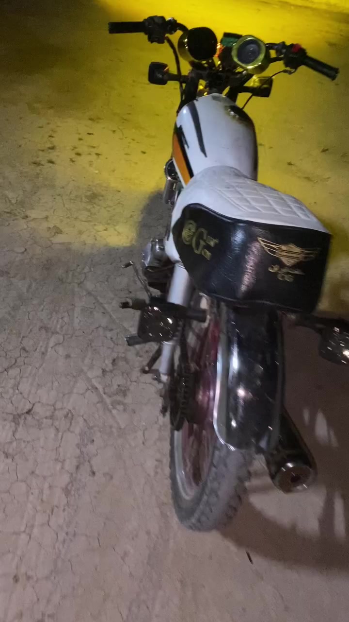 سلام عليكم شباب دراجه للبيع 5كير عايزلها شويه ترتيب سيبايه +قبق زنجيل
السعر ٣٢٥وبي مجال قليل حك الجيه الاستفسار اتصال 📞 ***********مكلف بنشر
