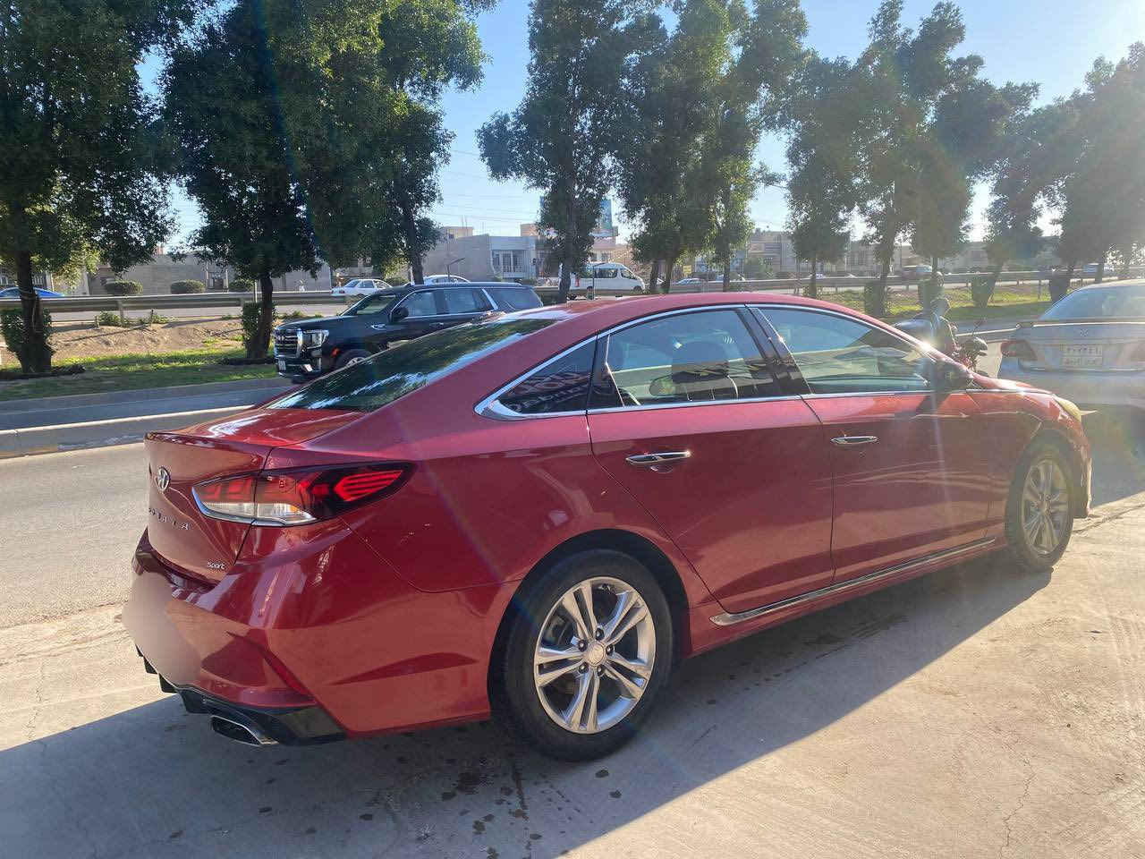 السلام عليكم
للبيع فقط بدون مراوس 
سوناتا وارد امريكي موديل sport   2018 
كلين بدون حادث 
فقط دعاميه اماميه صبغ 
و طاك ايرباك البردة جهة السايق 
بدون شاصي بدون لغود 
رقم بغداد بإسمي التحويل مباشر
محرك 2400 GDI 
ويل كب و الويل حجم 18 
السيارة ماشية 72 الف 
المواصفات :  
بصمة تشغيل 
فول تحكمات بالستيرن 
مثلت سرعة 
حساس الاطارات 
شاشة ابل كاربلي
تدفئة و تبريد بيانو
صندوك ذكي يفتح عند الاقتراب 
بصمة بالابواب الامامية
بصمة فتح الصندوك
اشاير بالمري الجانبية
كشنات جلد
كشنات اماميه تدفئه 
كرسي السائق كهرباء
فتحة سقف  
ثلاثة انظمة قيادة 
comfort
sport 
echo 
منفذ AUX
مانع انزلاق ABS 
دبل كزوز
ستيرن حرف D السبورت
يدات ابواب نيكل
سنتر لوك للتحكم بالمري الجانبية و قفل الابواب و قفل الجامات للاطفال
الجامات الامامية تنزيل و تصعيد اوتو
منافذ شحن USP 
منفذ شحن USP للكشنات الخلفية 
الهاند بريك يم الرجل 
نقطة عمياء
حساسات جانبية ويه الاشارة 
حساسات بالكاميرا الخلفية 
كاميرا خلفية دوارة


**إذا كنت صاحب هذا الإعلان وتريد حذفه لأي سبب، رجاءا أرسل رسالة إلى الدعم الفني**