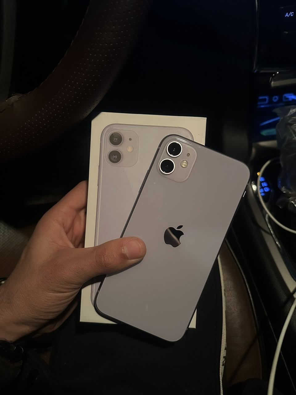 ايفون ١١ عادي دبل شريحة 
ذاكرة ١٢٨ 
بطارية ٨٠ 
 ممفتوح ولامبدل بي شيء كارتونته 
السعر ٣٠٠ وبي مجال 
***********

