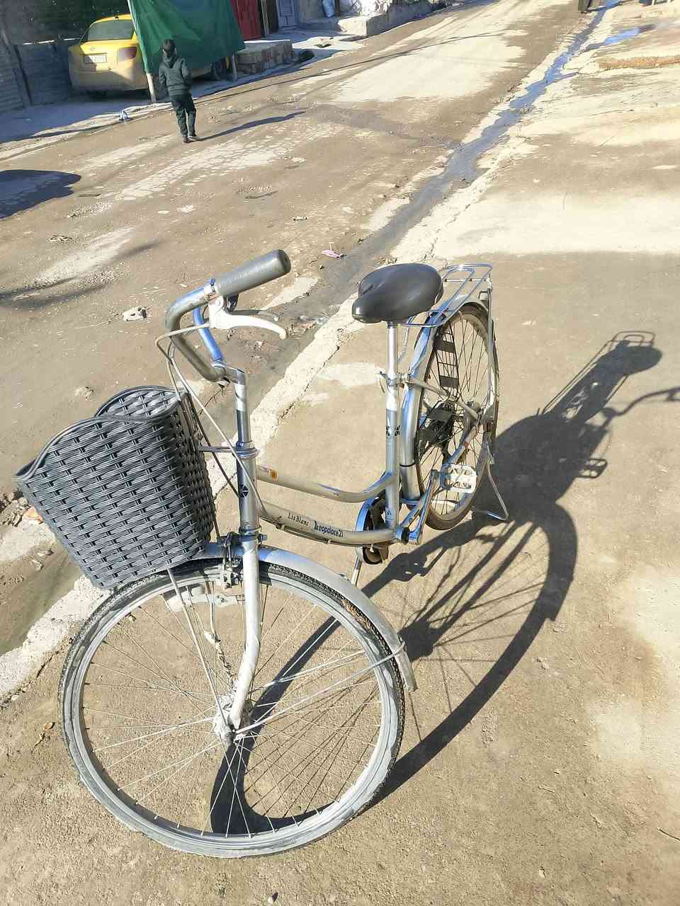 سلام عليكم بايسكل عبد الحليم نضيف صطاب وره او كدام شغال كير شغال لل بيع مكاني موصل الايمن السعر 75او بي مجال ***********
