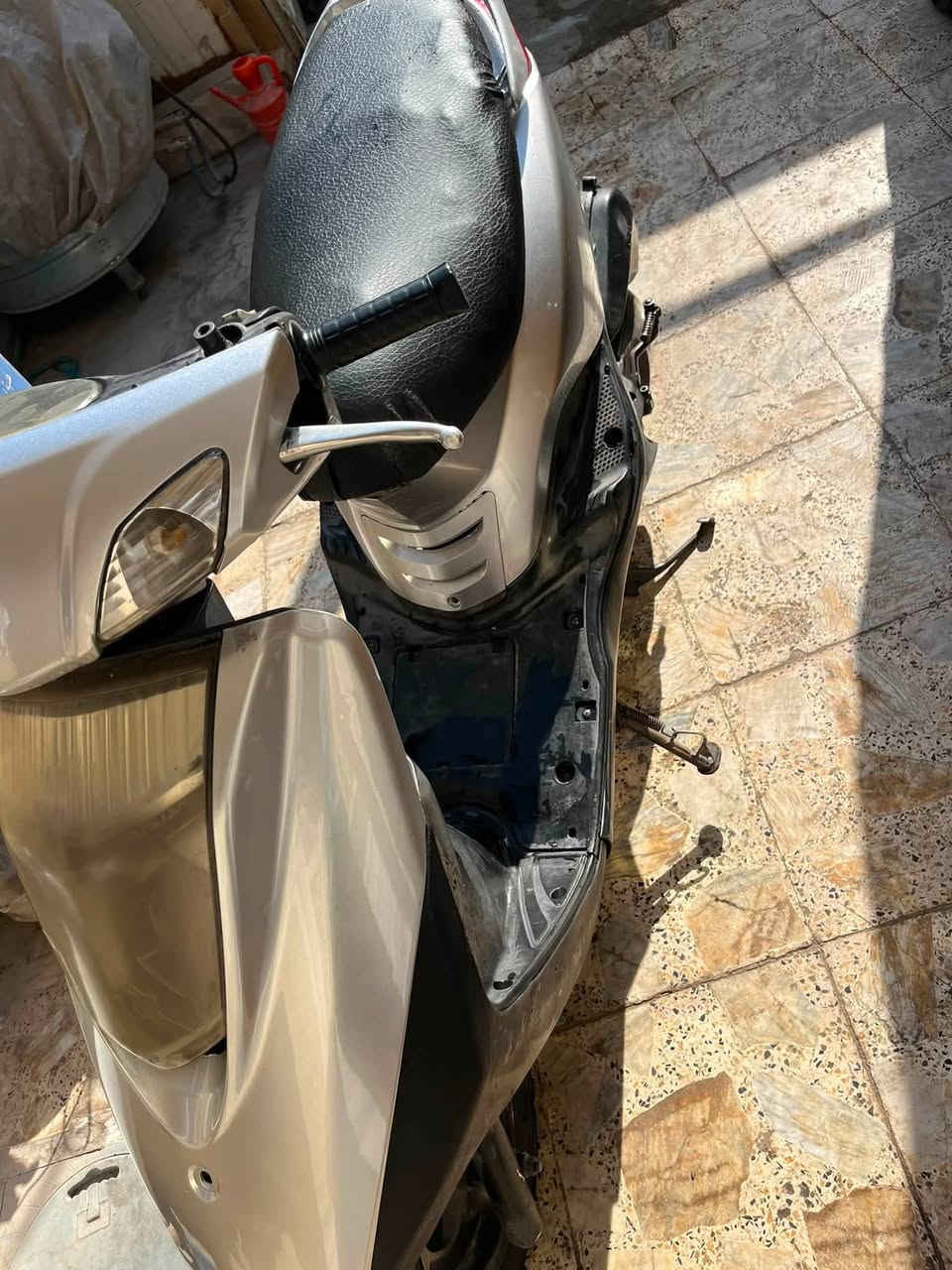 سلام عليكم دراجة ابريز 140لبيع جاهزه كامله سلف هندر شلعه  دراجه نضيفه مكينه خرسه كامله كهربائيات شغاله السعر 425وبيها مجال المكان الشعب الرقم ***********
