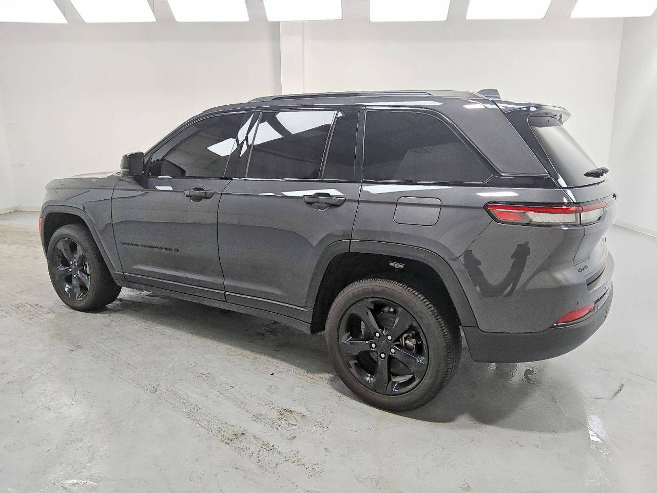🚨 تنويه مهم
هذه السيارة معروضة في المزاد الأمريكي 🇺🇸
والمزايدة والشراء تتم عن طريق مكتب الباخرة للمزادات 🇮🇶
🔥 تدخل بكتاب الشهداء
───────────────
🚗 نوع السيارة:2025 JEEP GRAND CHEROKEE LAREDO
📅 تاريخ المزاد:الثلاثاء 03-03-2026
💰 السعر: يتحدد داخل المزاد
📊 الممشى:5215 ميل فعلي
🛠️المحرك: 6 سلندر / 3.6 لتر
───────────────

🔥 مجاناً مجاناً مجاناً
📄 تقرير كارفاكس مجاني بدون أي مقابل
───────────────

🚗 سحب السيارة خلال 24 ساعة من وقت التسديد
💸 حسابات مخفّضة وعمولات أقل من السوق
───────────────

🚢 الشحن متوفر من:
🇺🇸 🇨🇦 جميع الولايات الأمريكية والكندية
➡️ شحن مباشر إلى العراق
➡️ العقبة – جبل علي – ميرسين
───────────────

🛃 تخليص كمركي كامل من ميناء أم قصر
🏔️ تخليص كمركي إلى إقليم كردستان
🇯🇴 شحن مباشر إلى عمّان (العقبة)
🇹🇷 شحن إلى ميناء ميرسين – تركيا
───────────────

🏢 فروع الشركة:
📍 الفرع الأول: بغداد – السيدية – الإعلام
📍 الفرع الثاني: الإمارات العربية المتحدة – الشارقة – الصناعية 4
───────────────

👥 مجموعة البيع والشراء:
https://www.facebook.com/share/g/17pXXBgeeU/?mibextid=wwXIfr

───────────────

🎵 TikTok:
https://www.tiktok.com/@al_bakhera?t=8qGOLioZlVE&_r=1

───────────────

📞 للاستفسار والتواصل:
+9647739115599


**إذا كنت صاحب هذا الإعلان وتريد حذفه لأي سبب، رجاءا أرسل رسالة إلى الدعم الفني**
