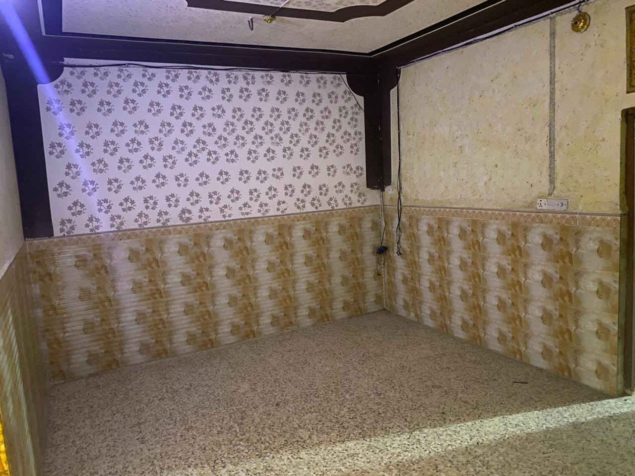 السلام عليكم
متوفر بيت مطلوب مبادره ٨٣مليون 
١٥٠متر بناء طابوق غرفتين نوم هول
استقبال ومطبخ السعر المطلوب ٤٠مليون
تطلوعه ابي غرق  حي المرتضى 
*********** مكتب المرتضى للعقار
