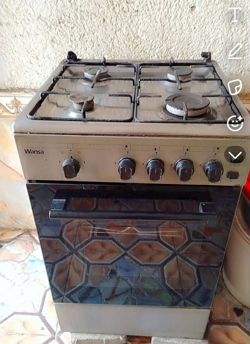 غراض للبيع 
ثلاجه شرط الشغل سعره ٢٥٠وبيه مجال
كاونتر ١٢٥ وبيه مجال 
طباخ ١٠٠
بوفيه ١٢٥
الشراي يتصل ***********
