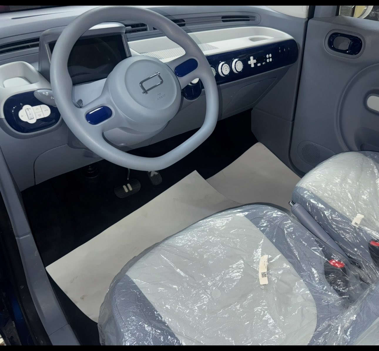 🚗✨ بيستيون بوني 2025 الكهربائية ✨🚗

صغيرة بالحجم… كبيرة بالأداء ⚡

سيارة المدينة الأنيقة والاقتصادية جدًا بالطاقة 🔋

🚙 محرك كهربائي بالكامل بمدى يصل إلى 222بالشحنة

🚘 تصميم عصري مدمج وسهل المناورة داخل المدينة

🖥️ شاشة وسطية مدمجة

💺 مقاعد مريحة وخفيفة

🚨 إنارة LED خلفية عصرية

♻️ موفرة للطاقة وصديقة للبيئة

وفر وقتك وقل وداعًا للبنزين ⛽💨

🚘 وضعيات قيادة ECO/ SPORT S

🚘 كامرة خلفية دوارة مع الستيرن 

البيستيون بوني خيار ذكي لكل يوم

💰 السعر عند الاتصال *********** محمد الخزعلي📍العنوان بغداد جكوك شركة سما القزاز 

#بيستيون_بوني #Bestune_Pony #سيارات_كهربائية  #بغداد # #سيارات_2025 #اقتصادية
