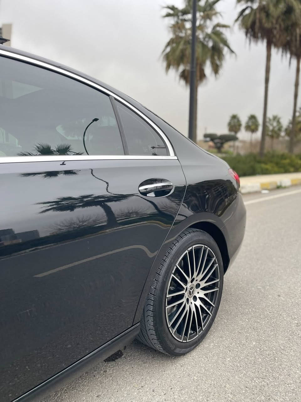 مرسيدس C300 🐎
فل 1/1 وارد أمريكي الموديل: 2023

📍مرقم جاهز مع كتاب تظليل مرور 80‎%‎

 • المواصفات:
 • خمس كاميرات
 • رادارات محيطيه
 •فورماتيك
 • دشبول خشي صاج
 • داخل اس كلاس 
 • اللون الخارجي:أسود
 • الداخلية: جلد ابيض
 • مقاعد amg جي كلاس
 • ماشية:19 ميل 
 • وارد: أمريكي 
 • محرك 4 سلندر تيربو – اقتصادي وقوي
 • بصمة أبواب
 • فتحة سقف بانوراما
 • تسخين كراسي أمامية
     ٠انظمة قيادة (eco,comfort,sport,sport+,individual)
 • نظام حفظ وضعيات الكراسي (Memory Seats)
 • كراسي كهرباء
 • مرايات كهربائية تطوي
 • رادار بالمري
 • سكان رياضي 
 • تحكم ستيرن وقيادة ذاتية
 • شاشة كبيرة أصلية
 • نظام ملاحة (Navigation)
‏ • Apple CarPlay & Android Auto
 • نظام صوتي Burmester
 • إنارة داخلية ملونة (Ambient Lighting)
 • نظام مراقبة النقطة العمياء
 • رادار أمامي – تنبيه تصادم
 • نظام تتبع المسار / تنبيه الخروج من المسار
 • كاميرات 360 درجة + حساسات أمامية وخلفية
 • كشافات LED أصلية
 • تبديل ناعم – كير قوي
 • السيارة نظيفة كلش
 • حادث  خفيف جدا بونيد و حافة جاملغ 

مكان اربيل

للتواصل 
***********
