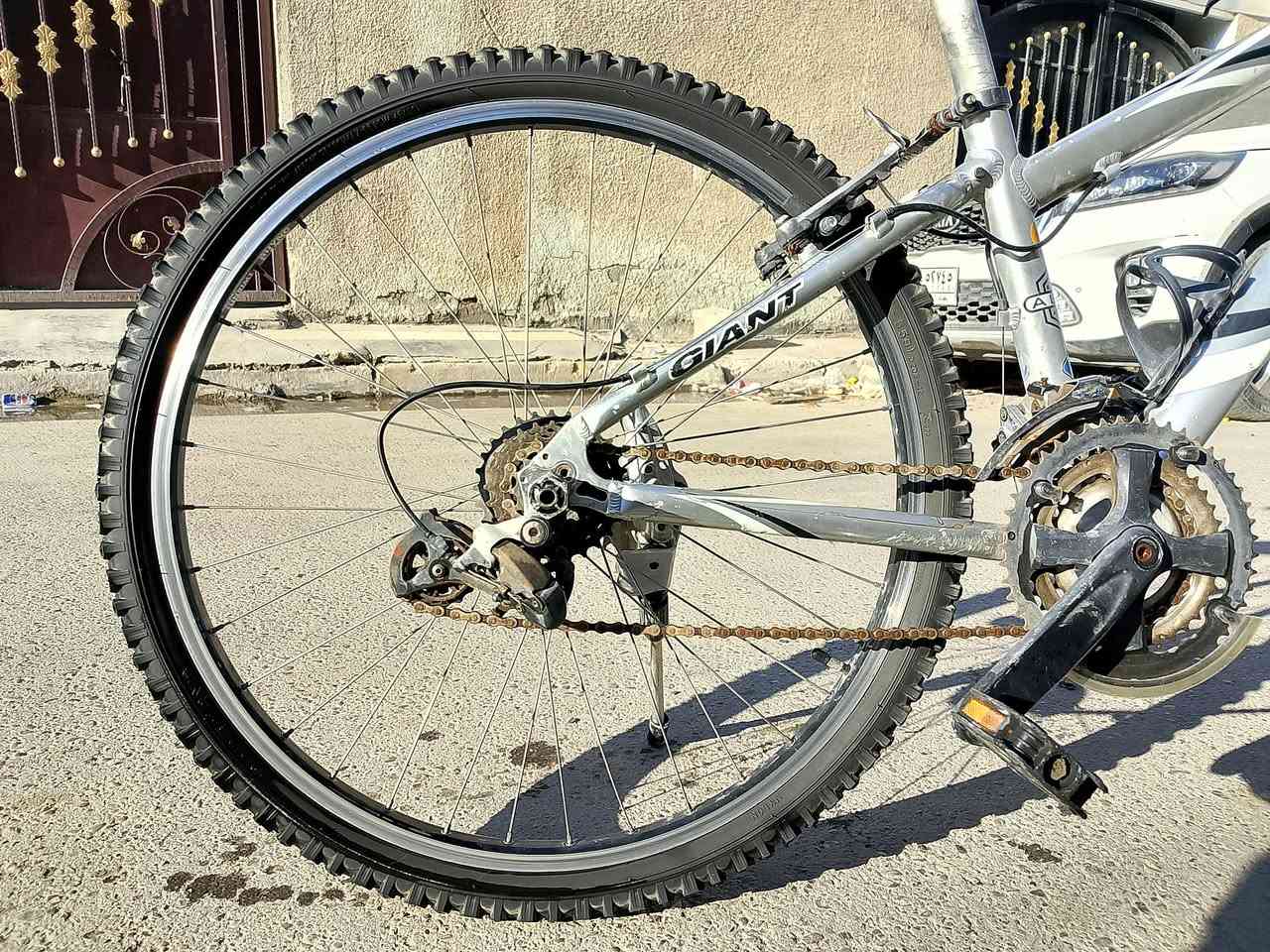 سلام عليكم
بايسكل جبلي ماركة عالميه GINAT ROCK 4500 🚲

البايسكل كفاله عامه اخو الجديد 🔥

مواصفاته : ❗

 اللشة اللمنيوم مغلون حجم 26 وزنه 13.5Kg 💪🏻

الكير الخلفي 7 سرعات ⚡
والامامي 3 سرعات ⚡

 الدبلات نوع Front Suspension Fork ممتازه 💯

السعر 200 قفل 

***********
