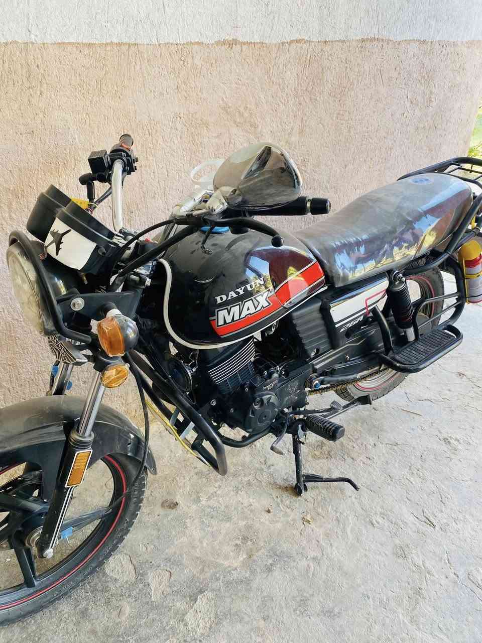 سلام عليكم تانكي وصفاحيات وجاملغ كشر كامل يعني للبيع مال هاي لدراجة بس لصفايحات يختلفن عن لتانكي الشراي يتصل رقم : ***********
