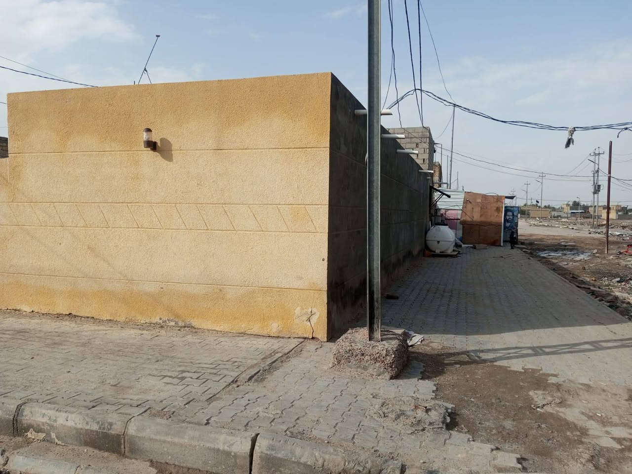 اللهم صل على محمد وال محمد 
بيت للبيع مساحة ١٥٠ م ركن  قرب الحسينيه 
الي بقريه سيد جبار واجها  ١٠ نزال  ١٥
طابو معاملته. قيد التسجيل 
في بلديه السماوة  على مادة ٤٠ 
غرفتين ٥ ×٤ صاله ٦ ونص× ٤ حمامات ٢ ×٢ داخليه وخارجيه مطبخ ٣ ونص× ٣ 
طارمه ٨ × ٨ براني ٥ ×٤
سعر ٣٧ وبي مجال
 للأستفسار اكثر 
  مكتب ارض الذهب للعقارات 
📍 العنوان: الجربوعية الأولى مقابل
 جامع الإمام الحسن/ او الأتصال 👇

 واتساب 📞 *********** — كرار 
📞 *********** — محمد

على قدر ثقتكم يكون التزامنا
