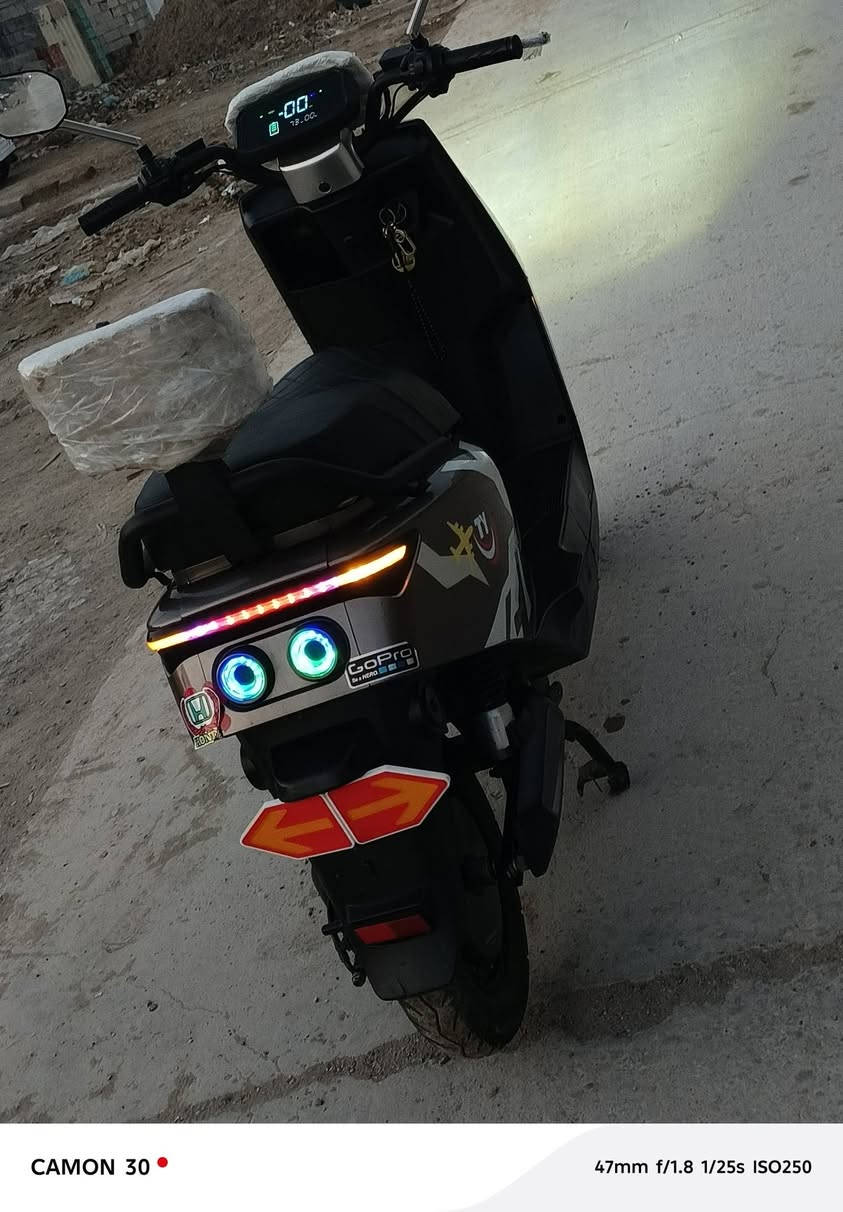 السلام عليكم دراجه شحن للبيع 318 بيها ضرر بل كفر موديل 2025 ملف 1200 سته بطاريات زينه دسك امامي خلفي السعر 450 لاتصال على هذا الرقم ***********
