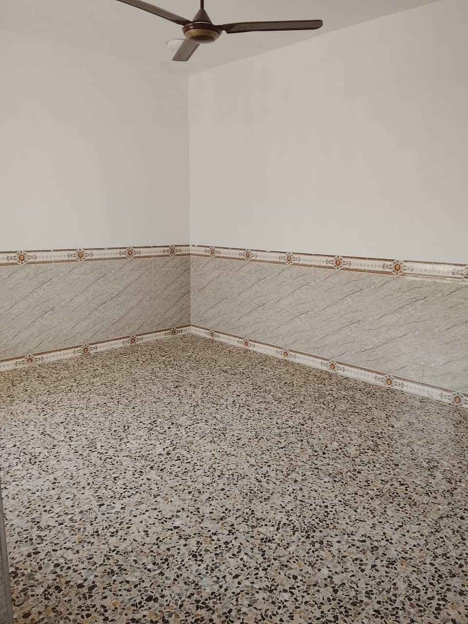 مشتمل طابق ثاني للإيجار 🏠
📍 الموقع: حي الأساتذة – مقابل المدارس
📐 المساحة: 160 متر
🔹 يتكون من:
غرفة نوم
صالة
استقبال
مطبخ
حمام
سطح
💰 سعر الإيجار: 300 ألف

📞 للاستفسار: ***********
