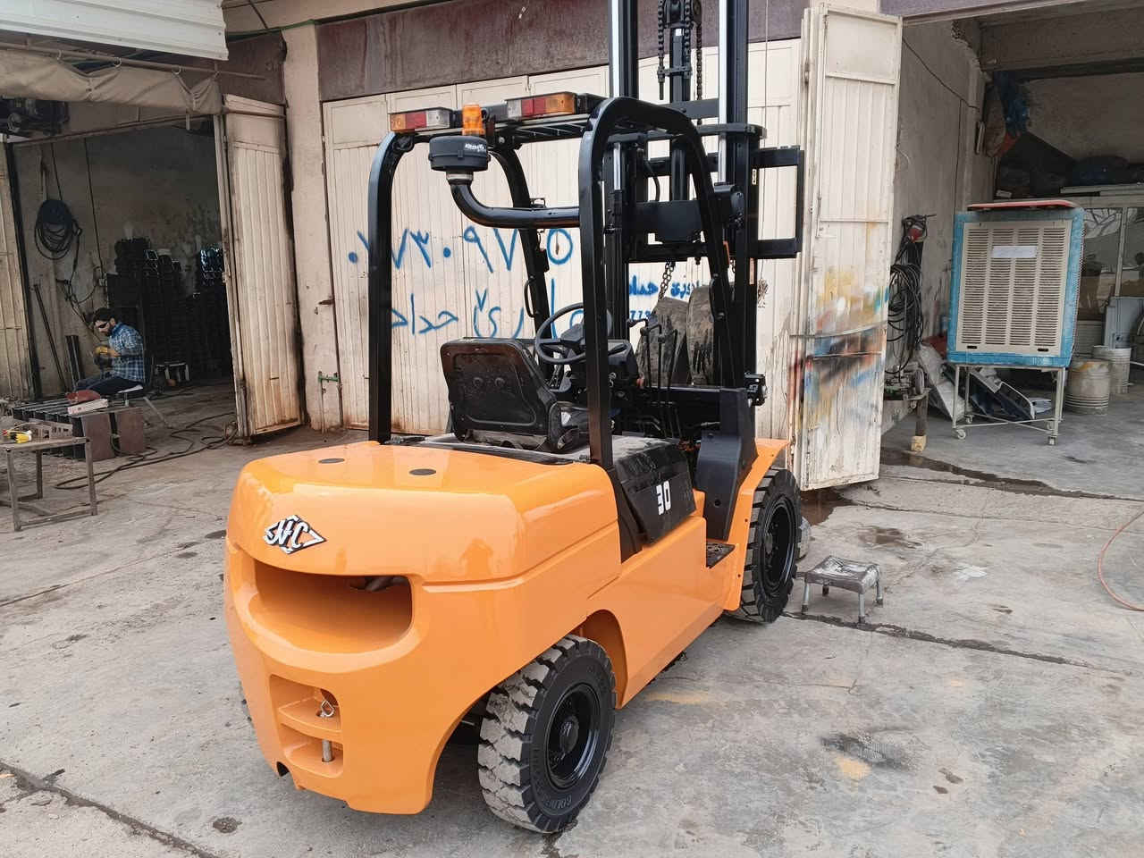 سلام عليكم
للبيع رافيعة HC
محرك كير ازورةياباني موديل 2013
جوب حاوية 3حركة 3طن 
اوراق كامل منفيست كاتي سليمانية 
تخم تاير ربل جديد رافيعة كفالة عامة 
سعر 70شوية مجال عنوان كلار 
***********
