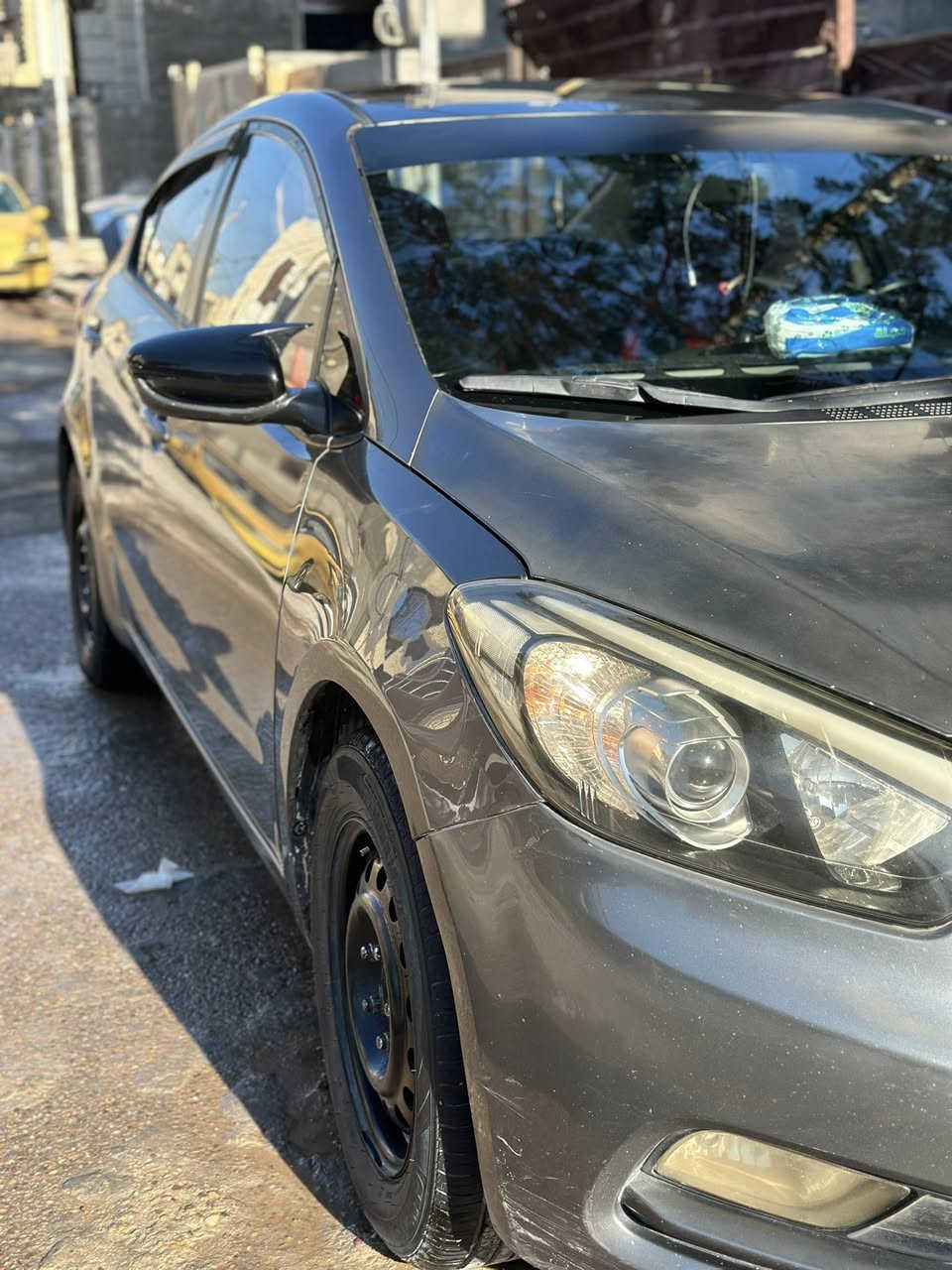 1. سلام عليكم
2. كيا سيراتو 2016. خليجي 
3. لون نفطي مكينه 1600 دوش 
4. رقم اربيل اب اسمي سنويه 28 تحويل ثاني يوم 
5. سياره جاهزه من كلشي فقط حداديه نص عمر
6. بيه بنيد صبغ  لان جارد او دوسه عكس سايق صبغ  اوجاملغ الخلفي كما موضح بالصوره نص كلير او نص صبغ
7. كير مكينه مامفتوحات على وضع شركه 
8. تبريد + تدفئه خير من الله 
9. مبدل دهن كير اصلي 
10. دهن مكينه كله لوكي مولي نباتي اصلي
11.  زوج تايرات امامي جديد قبل شهر شادهن  
12. تايرات الخلفيه نظيفه 
13. باتري جديد قبل شهر مبدله 
14. مي راديتر اخضر زيتي 
15. دسكات امامي جديده + بنزات خلفيه جديده زوج افلنجات   مال قطع عنبار جديد مال قطع او دهن جديد 
16. سياره مبولشه 
17. لايتات LED زنون قوي او زرع عين شيطان او حاجب متغير مع الاشاره 
18. شاشه او كامره او  حساسات  
19. عبوه كامله مال فيت بم نوزلات مال قطع 
20. سعر 110 او بي مجال بسيط 
21. مكاني بغداد ابو غريب 
الاستفسار على رقم ***********
