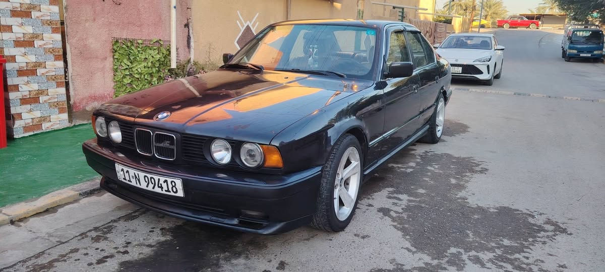 السلام عليكم بي ام 535 بأسمي موديل ٩١ وارد يابان كير مكينه صدر خير من الله تبريد شغال فقط غاز طار تخم تاير ويل هامان كهربائيات كلها شغاله مسجل بلوتوث شغال دوشمه جلد جديده كشنات كهرباء شغالات حتى التجاوي كهرباء السعد ٥٧ او بيها مجال بسيط للاستفسار *********** مكاني بغداد
