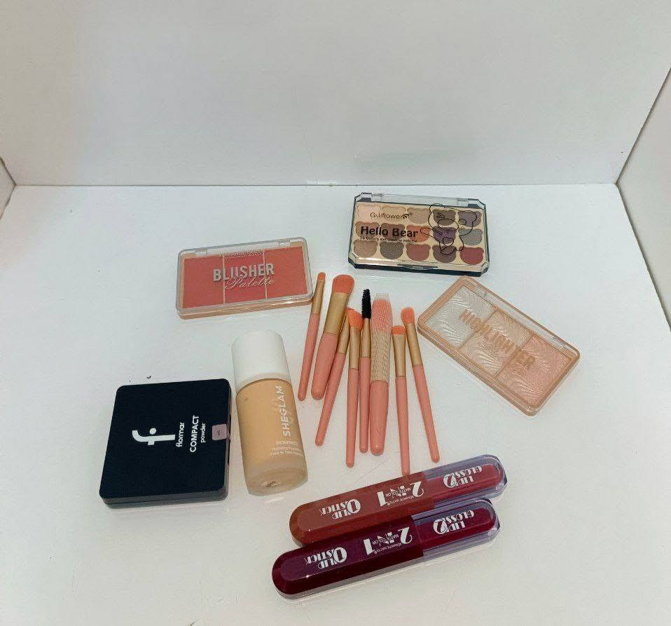 💄 بكج مكياج متكامل
كلشي تحتاجيه لإطلالة ناعمة أو قوية بنفس الوقت ✨
📦 يحتوي على:
فاونديشن بملمس خفيف وتغطية حلوة
بودرة تثبيت
باليت بلاشر
باليت ظلال عيون بدرجات ترندي
هايلايتر ناعم
فرش مكياج متكاملة
روجين سائل ثابت وألوان جذابة 💋
✨ المميزات:
✔️ مناسب للاستخدام اليومي والمناسبات
✔️ ألوان ثابتة وسهلة الدمج
✔️ عملي وخفيف على البشرة
✔️ خيار مثالي للمبتدئات والمحترفات
📩 للطلب والاستفسار خاص
العدد محدود ⏳

السعر 25 الف


**إذا كنت صاحب هذا الإعلان وتريد حذفه لأي سبب، رجاءا أرسل رسالة إلى الدعم الفني**