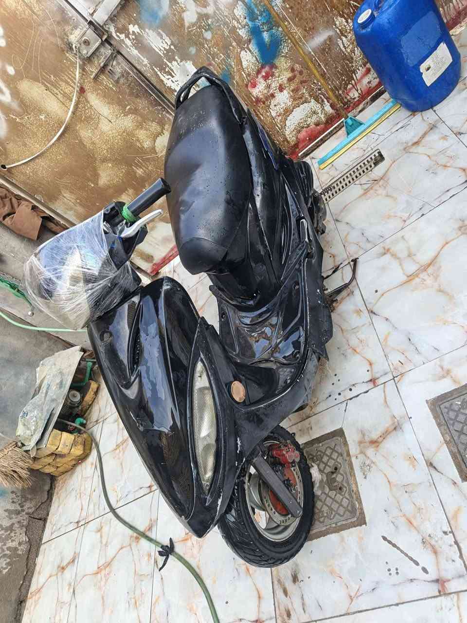 دراجه جي فور. جاهزه مابيها كل نقص شغاله سلف هندر. كهربائيات كامله اشاير يمنئ يسرئ قفل جنطه قفل سكان عداد شغال بانزين والرون  300 وبيها مجال ***********
