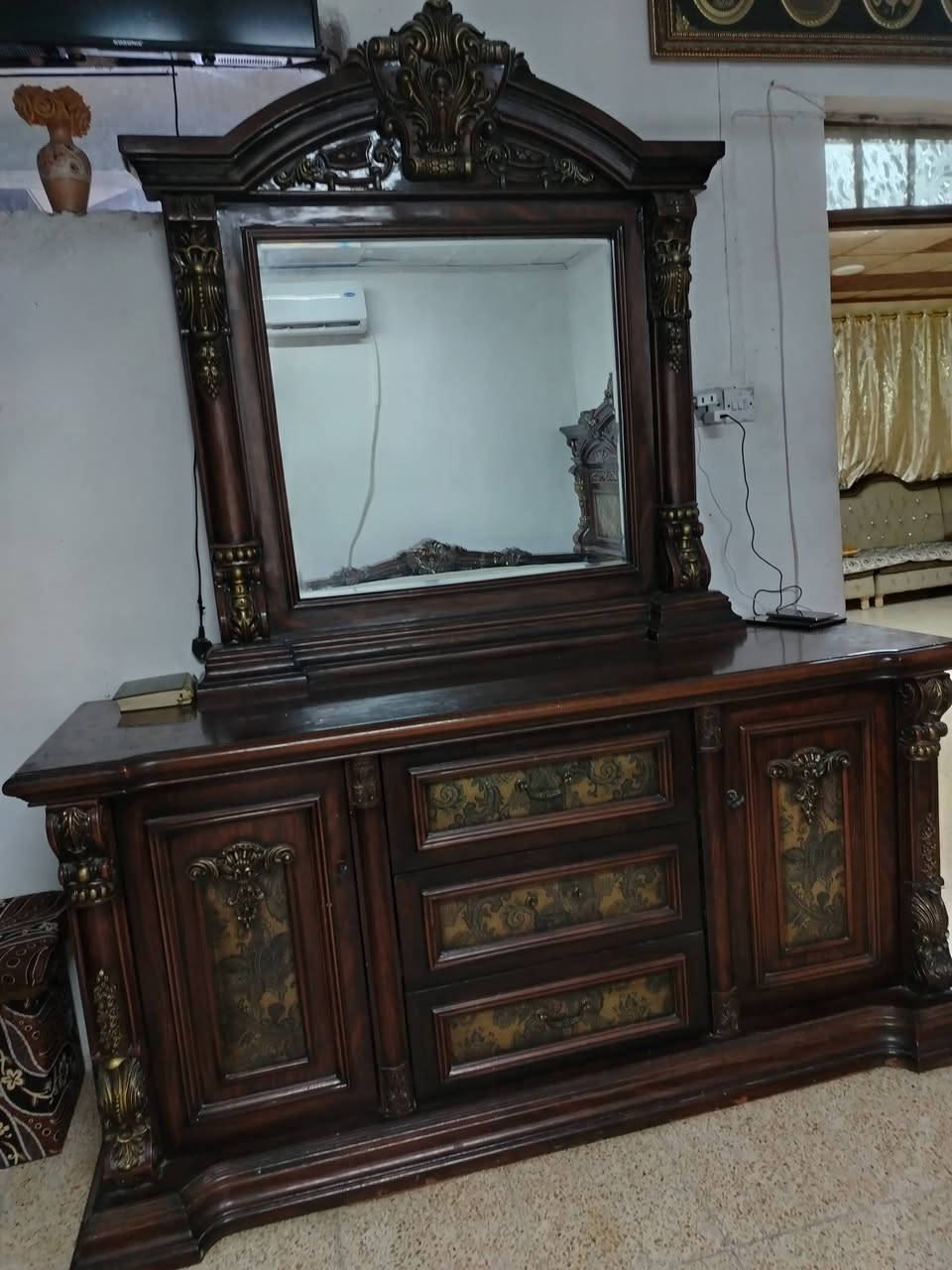 غرفه نوم خشب عراقي اب 300مع الدوشك بدون دوشك اب 250الرقم ***********
