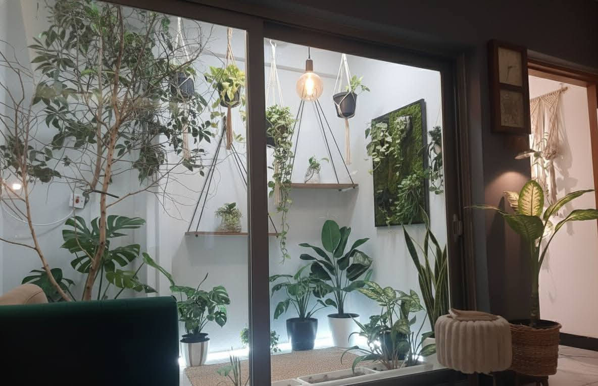 عرض حصري ...عرض حصري
بيع مستعجل📍 سعر جدا جدا مناسب ❗❗❗
🏠️️للبيع دار سكن حديث🏠

🔴المساحة : 90م
🟠الواجهة: 4٫50م    
🟡النزال: 20م.  

💯بناء حديث درجة اولى مع خدمات راقية:

      🔷الابواب الخارجية قاصة محكم الغلق تركي
      🔹️الابواب الداخلية خشب صاج 
      🔹️الشبابيك المنيوم تركي حديث
      🔹️المحجر المنيوم تركي حديث
      🔹 سخان ماء + ماطور ماء + 2 خزان ماء(1000لتر) كل واحد
      🔹نظام(انترنت+سبالت+انابيب دفن)
      🔹 اضواء سبورتلايت
     

🟩الطابق الارضي: 

       🟢️حديقة خارجية
       🟢خدمات صحية خارجية
       🟢️صالة 
       🟢️ حديقة داخلية
       🟢️مطبخ حار + مطبخ بارد
       🟢️خدمات صحية 
 
🟦الطابق الاول: 
 
       🔵️غرفتين نوم
       🔵️خدمات صحية 

🟪️الطابق الثاني:
   
       ️🟣بيتونة
       🟣سطحين امامي وخلفي
    

📌موقع الدار:
      [حي البنوك / الميثاق / مربع الاعتزاز] ✅الشارع نافذ ، يبعد المنزل عن الشارع العام 60م
______________________________________________

‼ السعر مناسب مقارنةً مع اسعار العقارات في نفس المنطقة.
_____________

للاستفسار مراسلة الصفحة على الخاص 
او الاتصال على رقم صاحب العقار : ***********
📞متوفر واتساب
