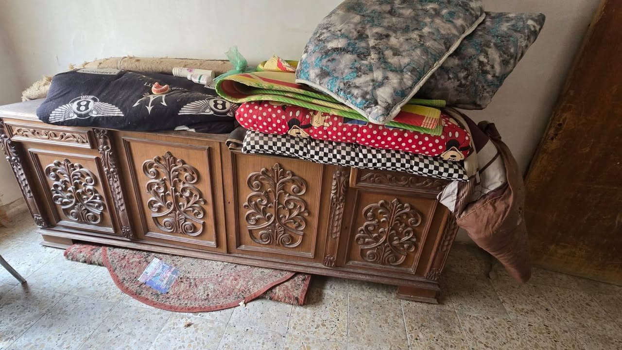 للبيع
الكنتور بـ ٥٠ و بيه خلل بأحد الجدران الداخلية شي بسيط مجرد تثبيت بالبسامير

و البوفية بـ ٥٠

خشب صاج ثكيل صناعة عراقية قديمة 

الحمل و النقل عليكم وب العافية
مكان العامرية


**إذا كنت صاحب هذا الإعلان وتريد حذفه لأي سبب، رجاءا أرسل رسالة إلى الدعم الفني**