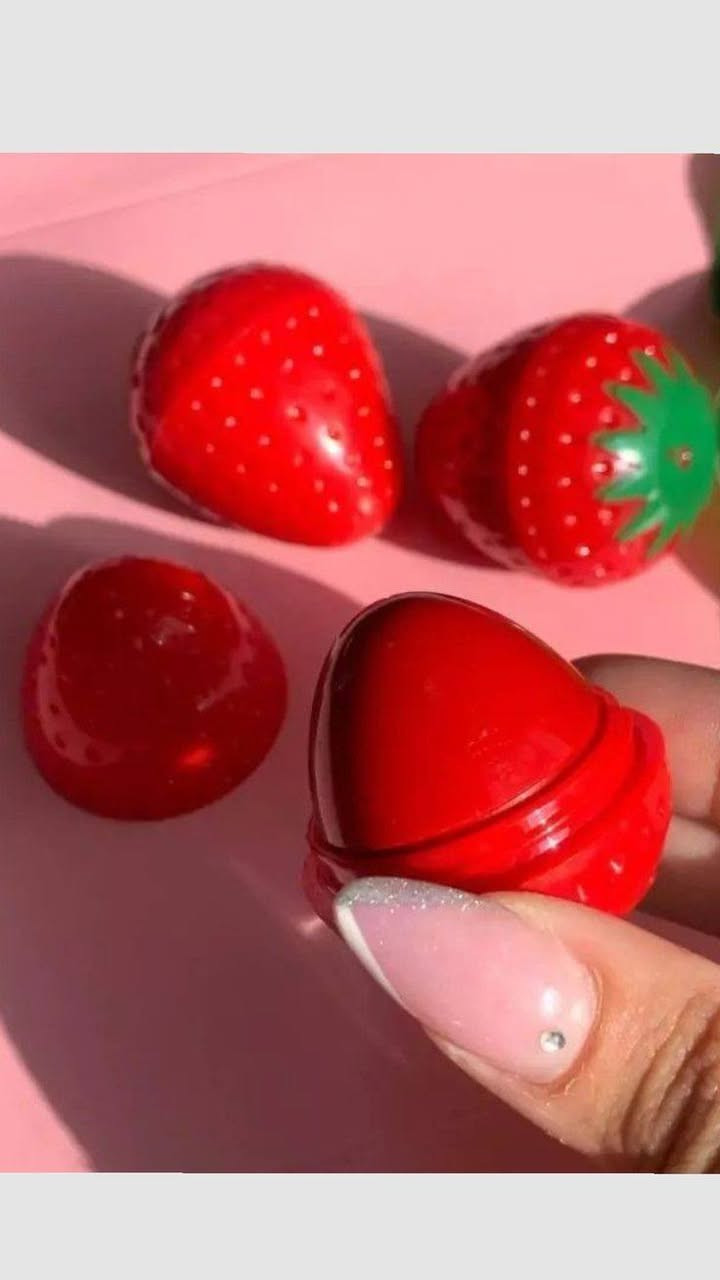 موناليزا للبيع مكياج عطور اكسسوارات المربع الذهبي قرب جامع الهدى ***********
