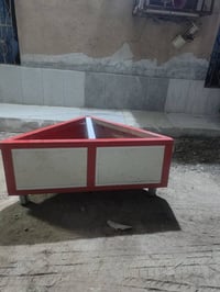 ميز المنيوم • ركن • سطحه حلو