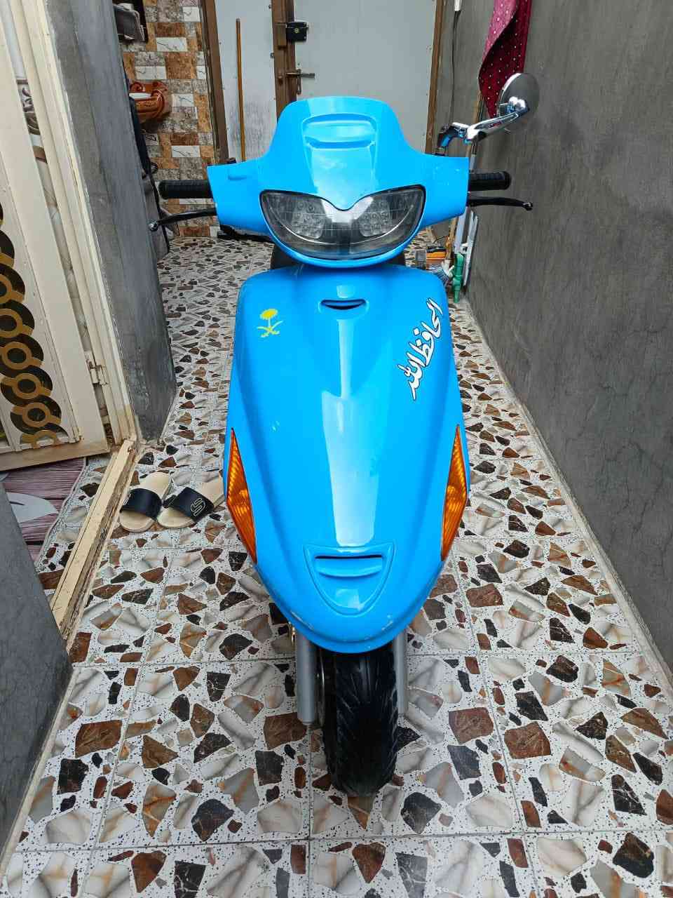 سلام عليكم دراجه فراشه. فحل لبيع دراجه ما مفتوحه ابد. نشافه سوفت عينك  كلشي شغال بيها كهربايات لايت زنون هورن سيدان سعر 650 ألف عنواني بصره معقل اي ستفسار ***********
